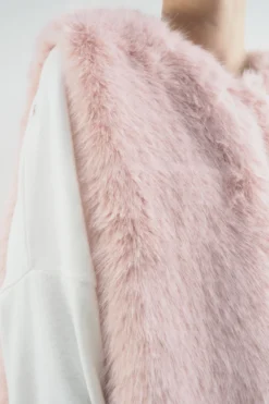 Laundry B Courchevel Faux Fur Gilet Blush 11 Laundry B Courchevel Faux Fur Gilet Blush -VogueCurve Store laundry b courchevel faux fur gilet blush16.jpg