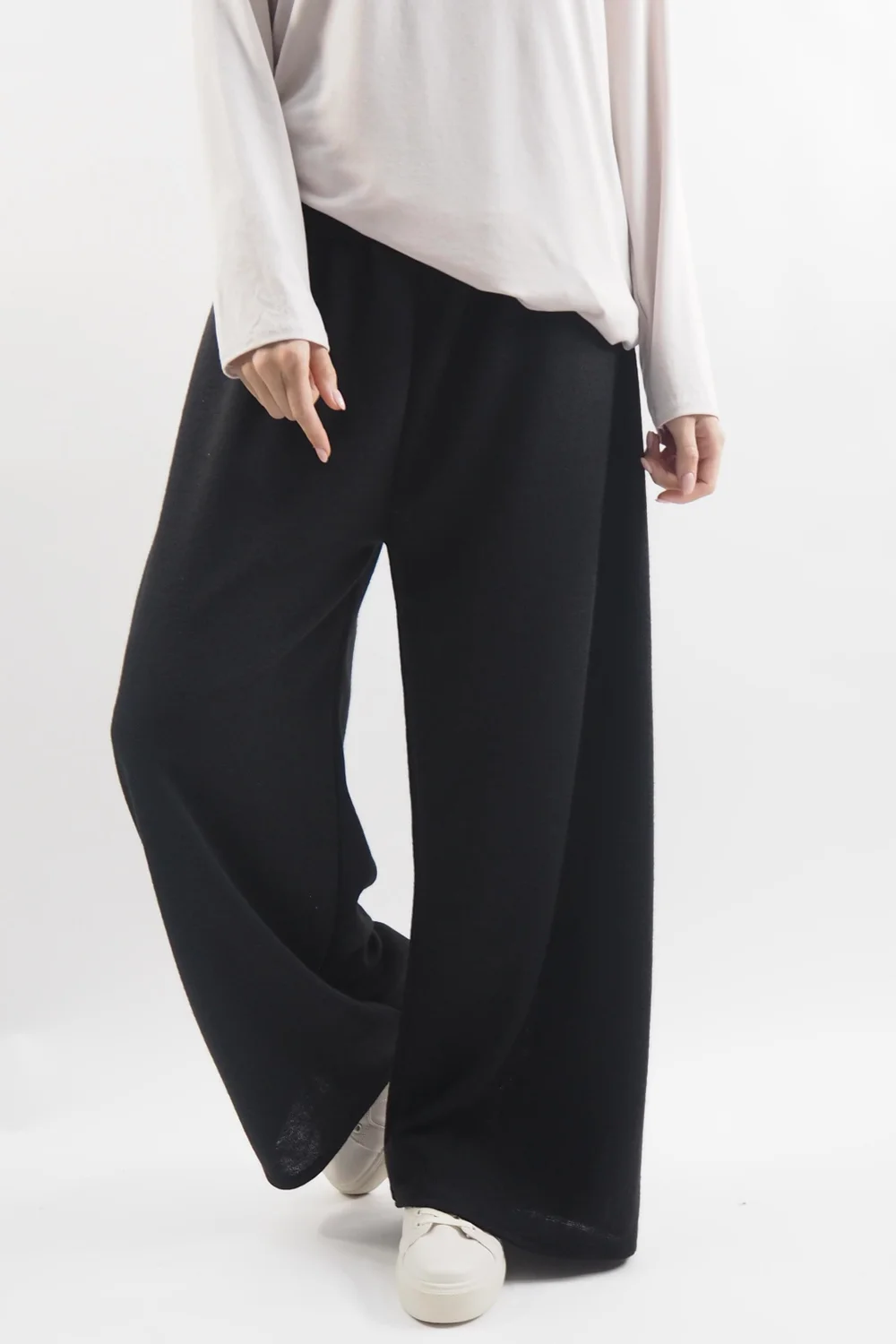 Made In Italy Belgravia Pull On Stretch Wide Leg Trouser Black 4 Made In Italy Belgravia Pull On Stretch Wide Leg Trouser Black - Image 2