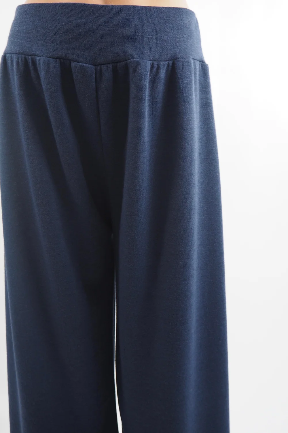 Made In Italy Belgravia Pull On Stretch Wide Leg Trouser Navy 6 Made In Italy Belgravia Pull On Stretch Wide Leg Trouser Navy - Image 4