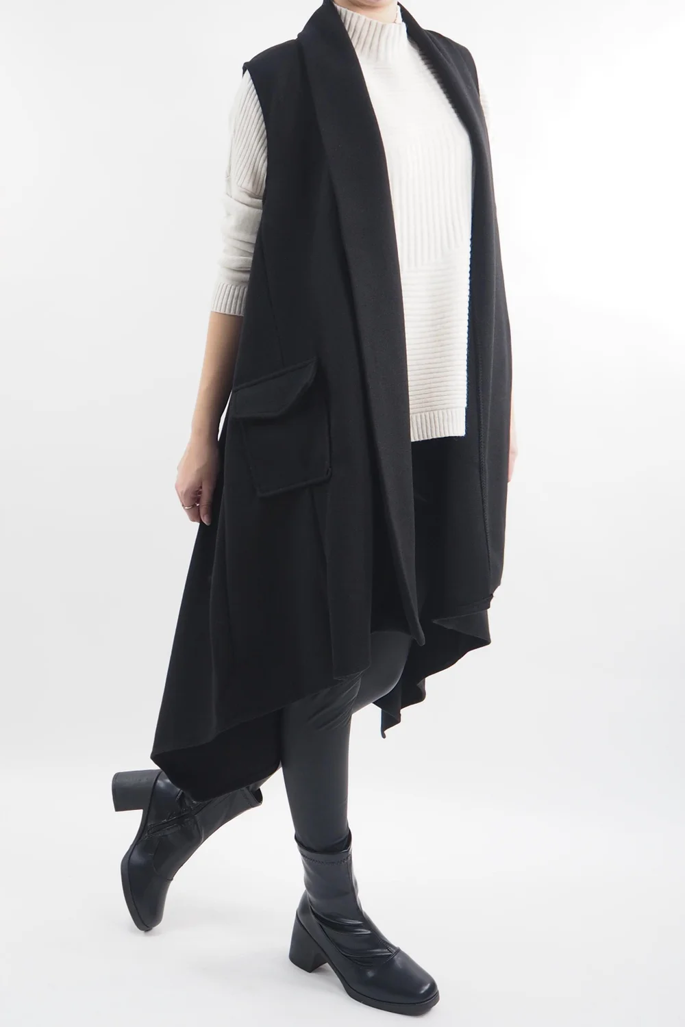 Made In Italy Belgravia Weekend Gilet Black 4 Made In Italy Belgravia Weekend Gilet Black - Image 2