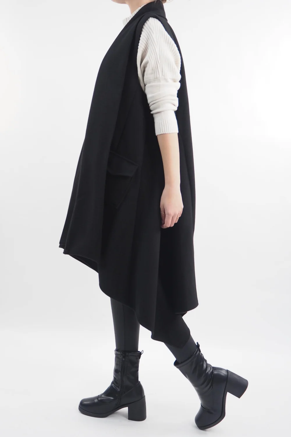 Made In Italy Belgravia Weekend Gilet Black 5 Made In Italy Belgravia Weekend Gilet Black - Image 3