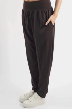 Made In Italy Bodhi Slim Leg Pant Umber 8 Made In Italy Bodhi Slim Leg Pant Umber -VogueCurve Store made in italy bodhi slim leg pant umber3.jpg