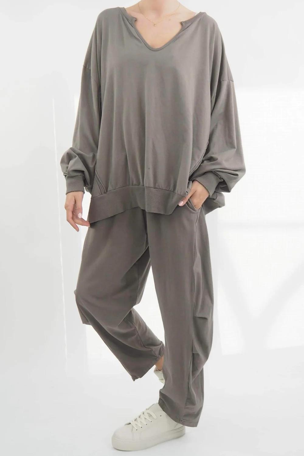 Made In Italy Bodhi Slouch V Sweatshirt Mushroom 4 Made In Italy Bodhi Slouch V Sweatshirt Mushroom - Image 2