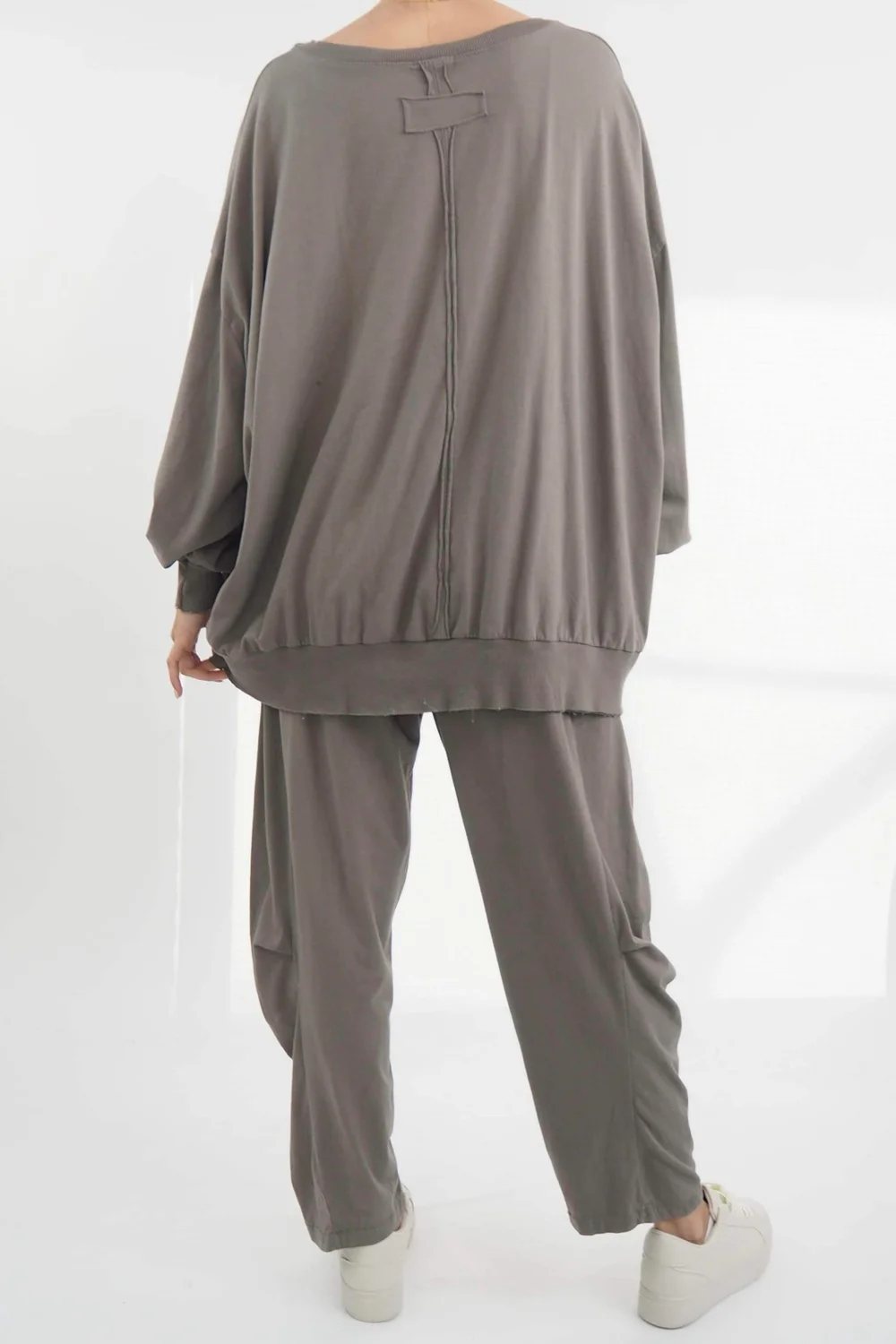 Made In Italy Bodhi Slouch V Sweatshirt Mushroom 6 Made In Italy Bodhi Slouch V Sweatshirt Mushroom - Image 4