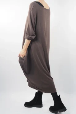 Made In Italy Chalet Classic Cocoon Knit Dress Truffle Brown 11 Made In Italy Chalet Classic Cocoon Knit Dress Truffle Brown -VogueCurve Store made in italy chalet classic cocoon knit dress truffle brown04.jpg