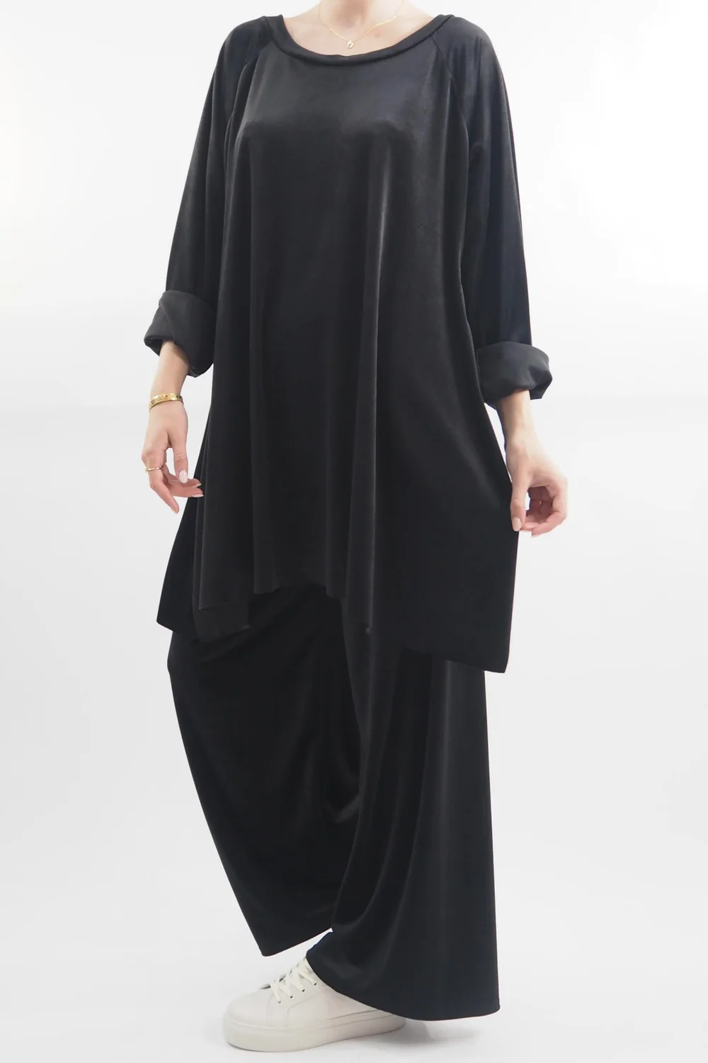 Made In Italy Chalet Soft Stretch Velour Set Black 6 Made In Italy Chalet Soft Stretch Velour Set Black - Image 4