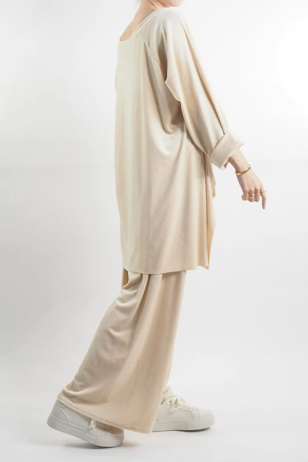 Made In Italy Chalet Soft Stretch Velour Set Oyster 4 Made In Italy Chalet Soft Stretch Velour Set Oyster - Image 2