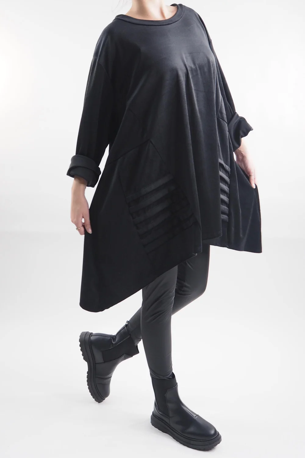 Made In Italy Chalet Vente Top Black 4 Made In Italy Chalet Vente Top Black - Image 2