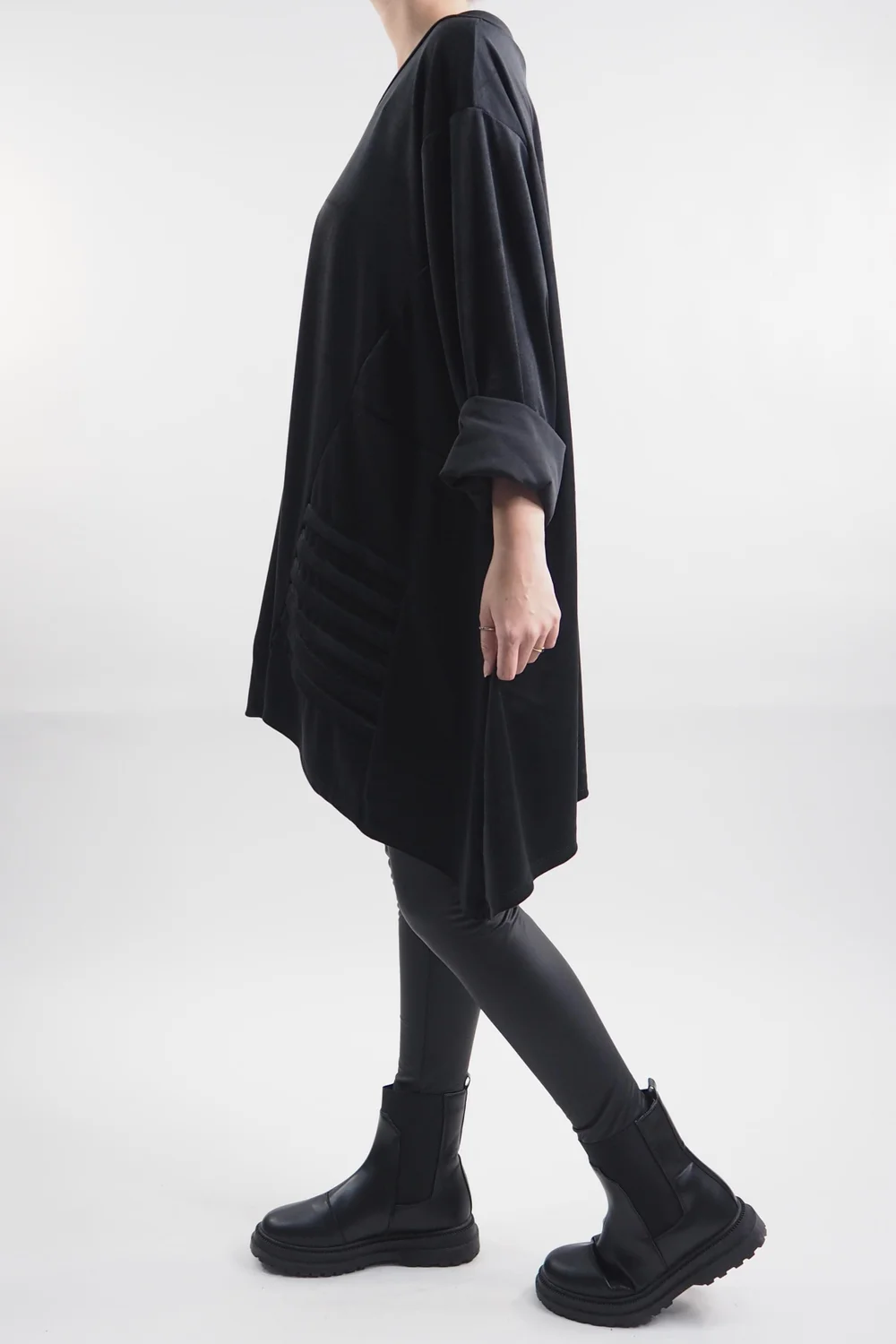 Made In Italy Chalet Vente Top Black 6 Made In Italy Chalet Vente Top Black - Image 4