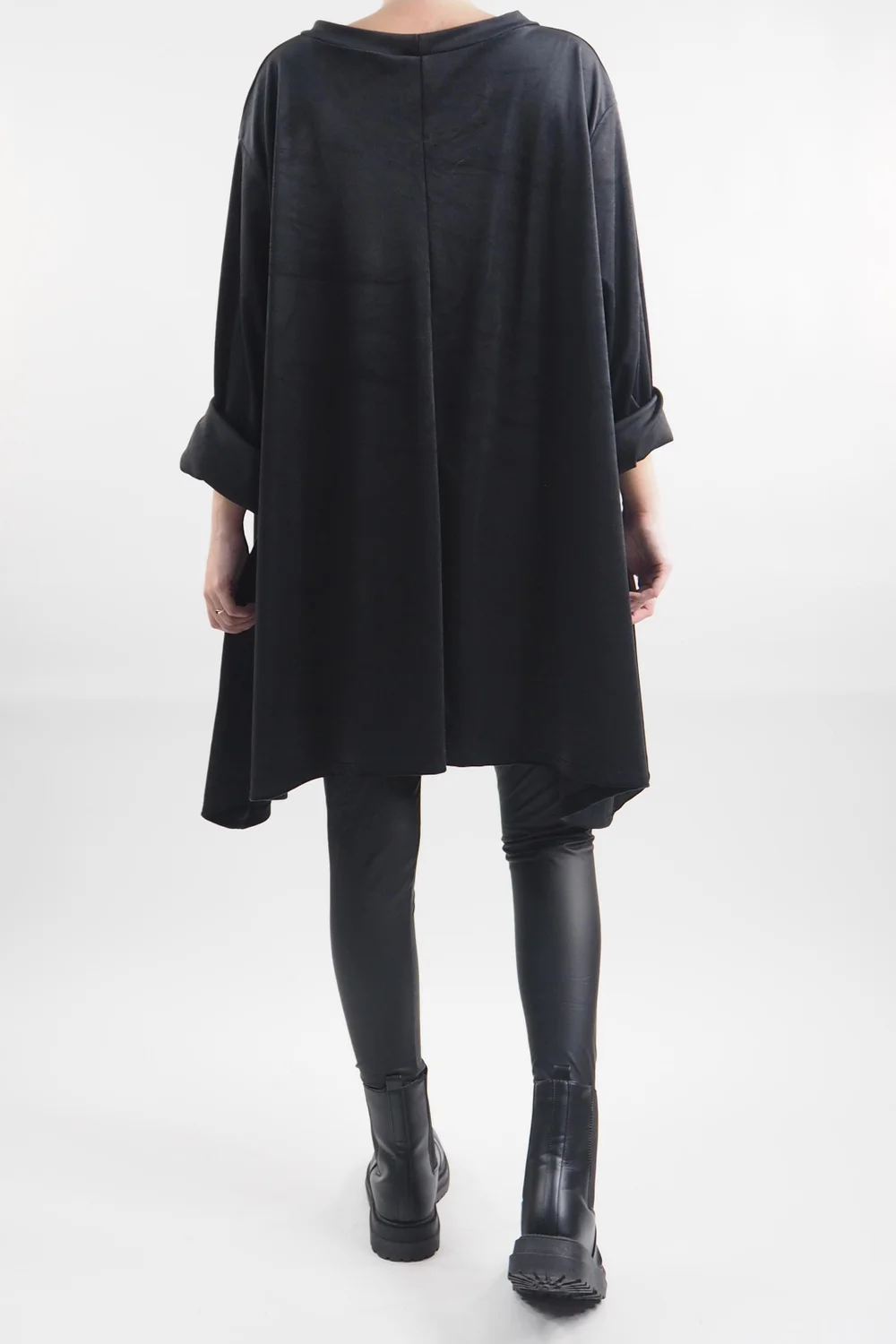 Made In Italy Chalet Vente Top Black 7 Made In Italy Chalet Vente Top Black - Image 5