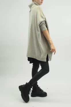 Made In Italy Conrad Classic Blanket Knit Top Oatmeal 8 Made In Italy Conrad Classic Blanket Knit Top Oatmeal -VogueCurve Store made in italy conrad classic blanket knit oatmeal 2.jpg