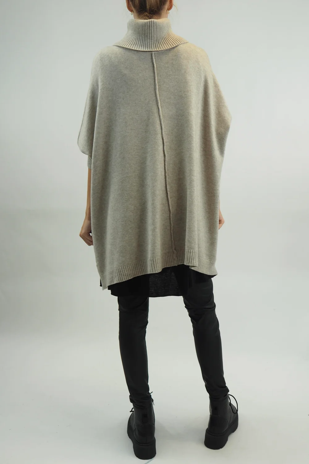 Made In Italy Conrad Classic Blanket Knit Top Oatmeal 6 Made In Italy Conrad Classic Blanket Knit Top Oatmeal - Image 4