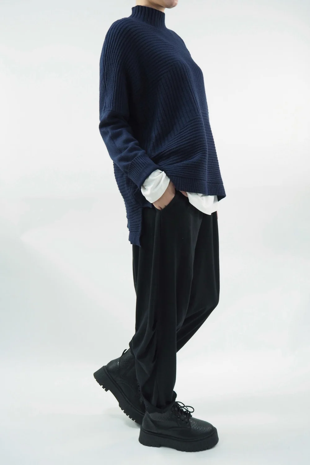 Made In Italy Conrad Turtle Ribby Knit Top Navy 4 Made In Italy Conrad Turtle Ribby Knit Top Navy - Image 2