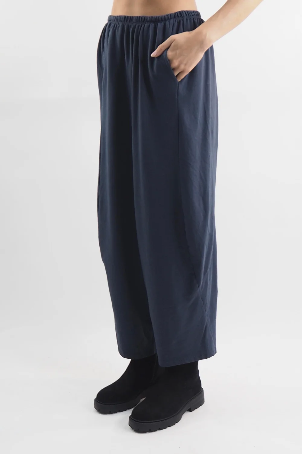 Made In Italy Lagenlook Classic Cocoon Pant Midnight 4 Made In Italy Lagenlook Classic Cocoon Pant Midnight - Image 2