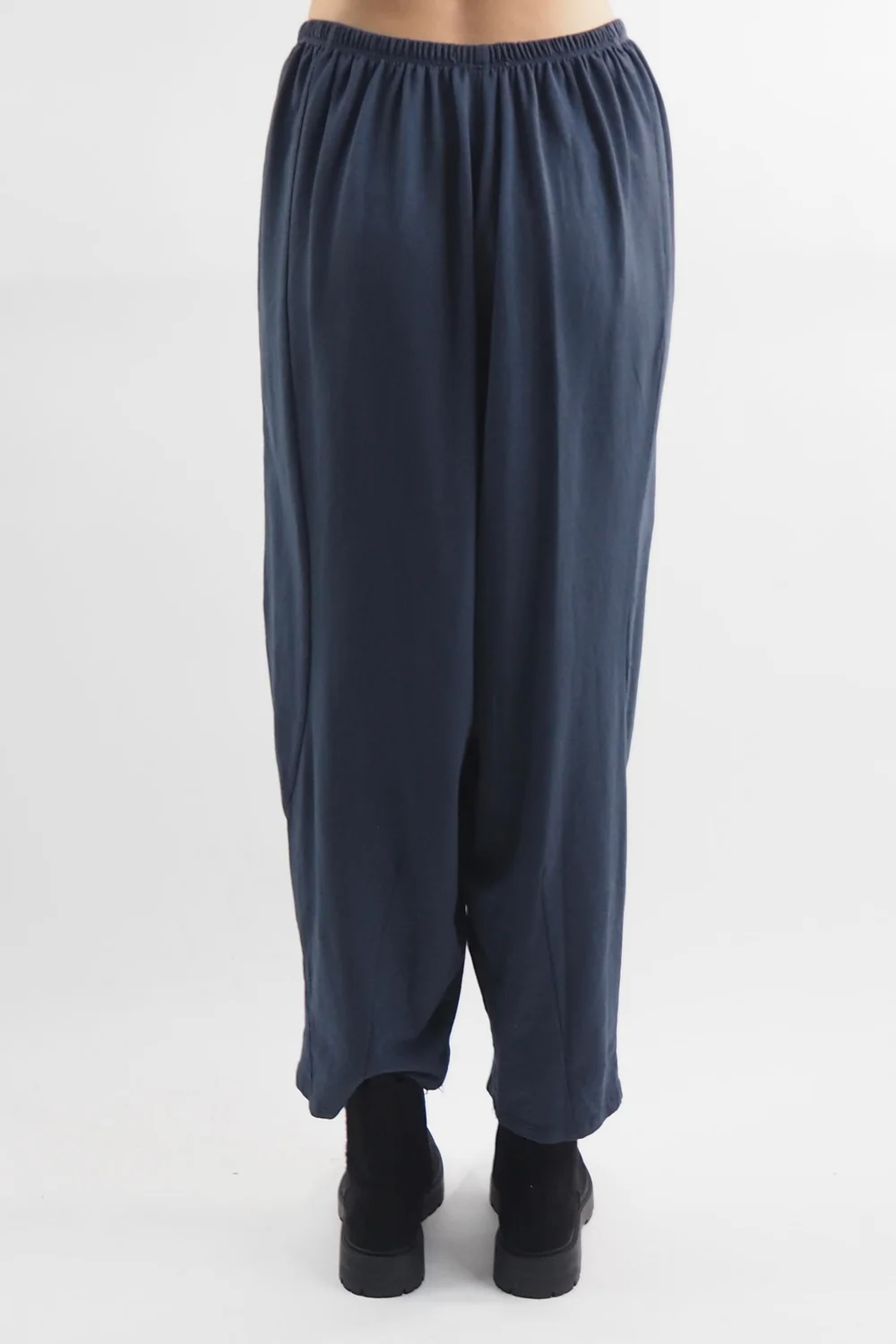 Made In Italy Lagenlook Classic Cocoon Pant Midnight 6 Made In Italy Lagenlook Classic Cocoon Pant Midnight - Image 4