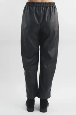 Made In Italy Pesca Leather Look Deep Pocket Pant Black 10 Made In Italy Pesca Leather Look Deep Pocket Pant Black -VogueCurve Store made in italy pesca leather look deep pocket pant black 4.jpg